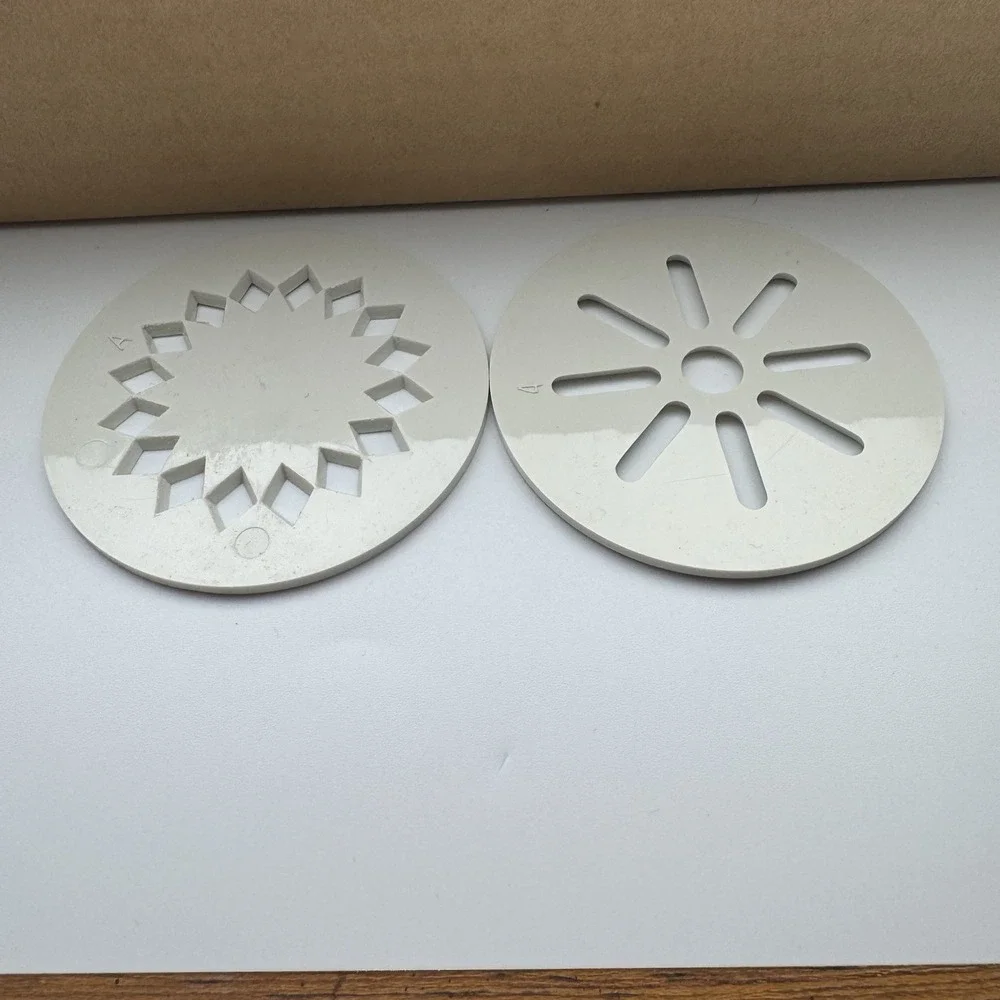 The Pampered Chef Cookie Press‎ #1525 RETIRED - 16 Discs - In Original Box